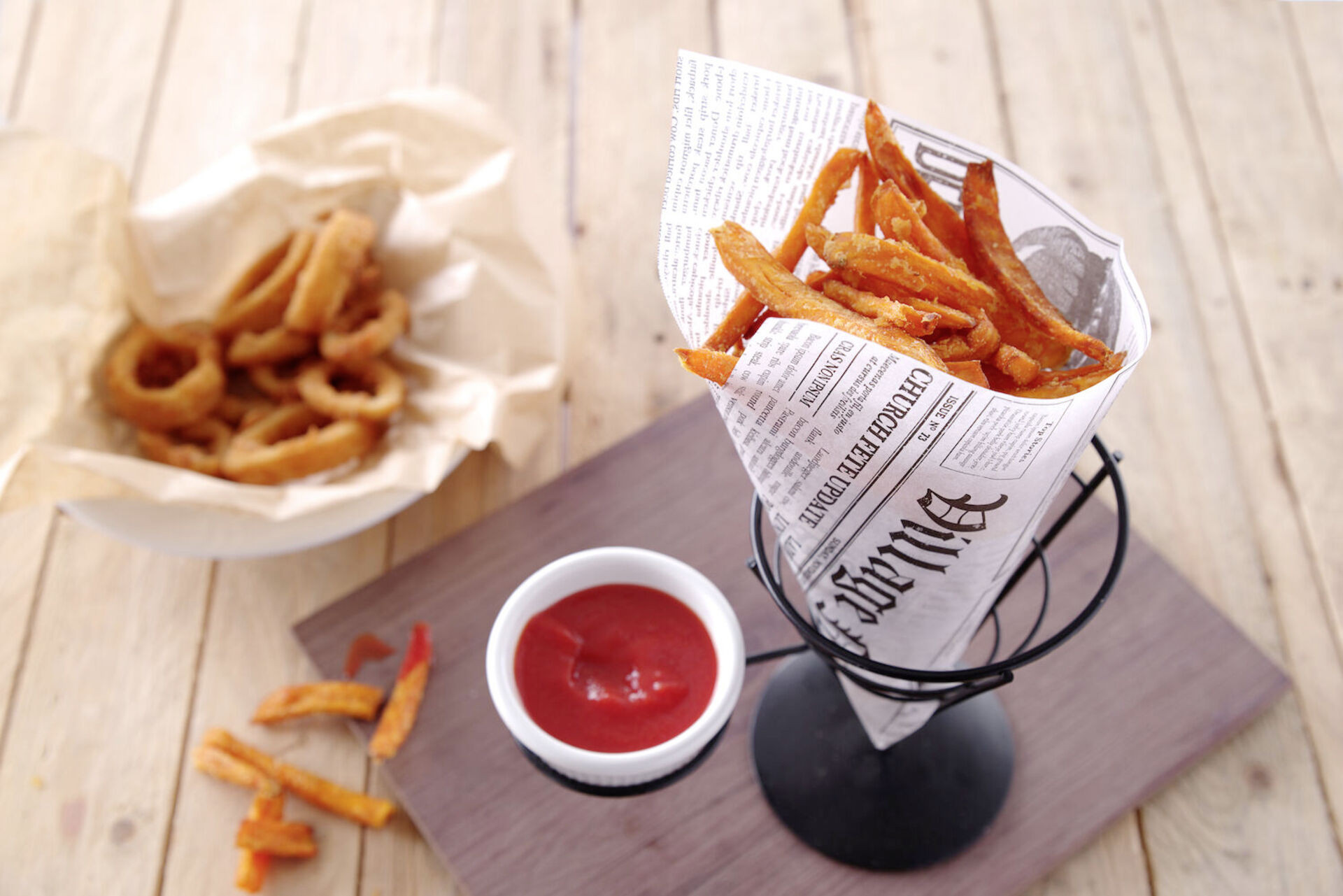 Snackholder mit Saucenhalterung